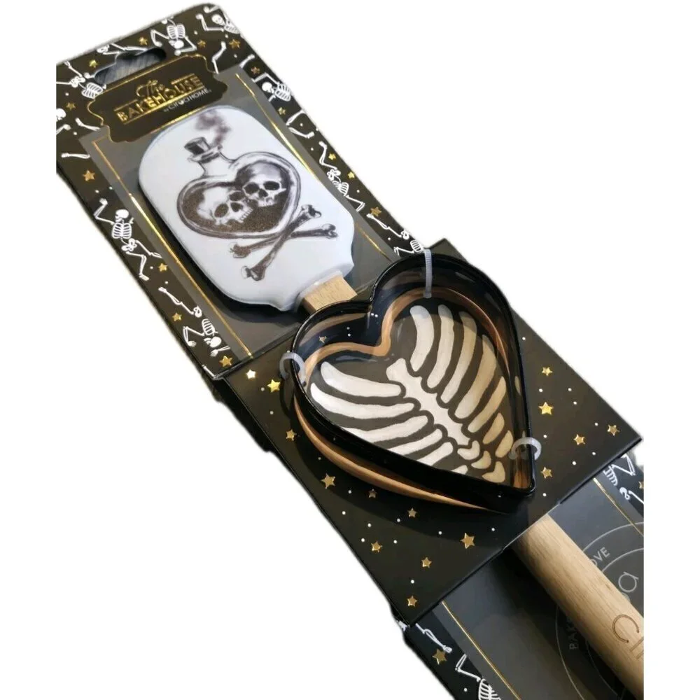 New Halloween Spooky Skull Heart Potion Spatula and Cookie Cutter Set